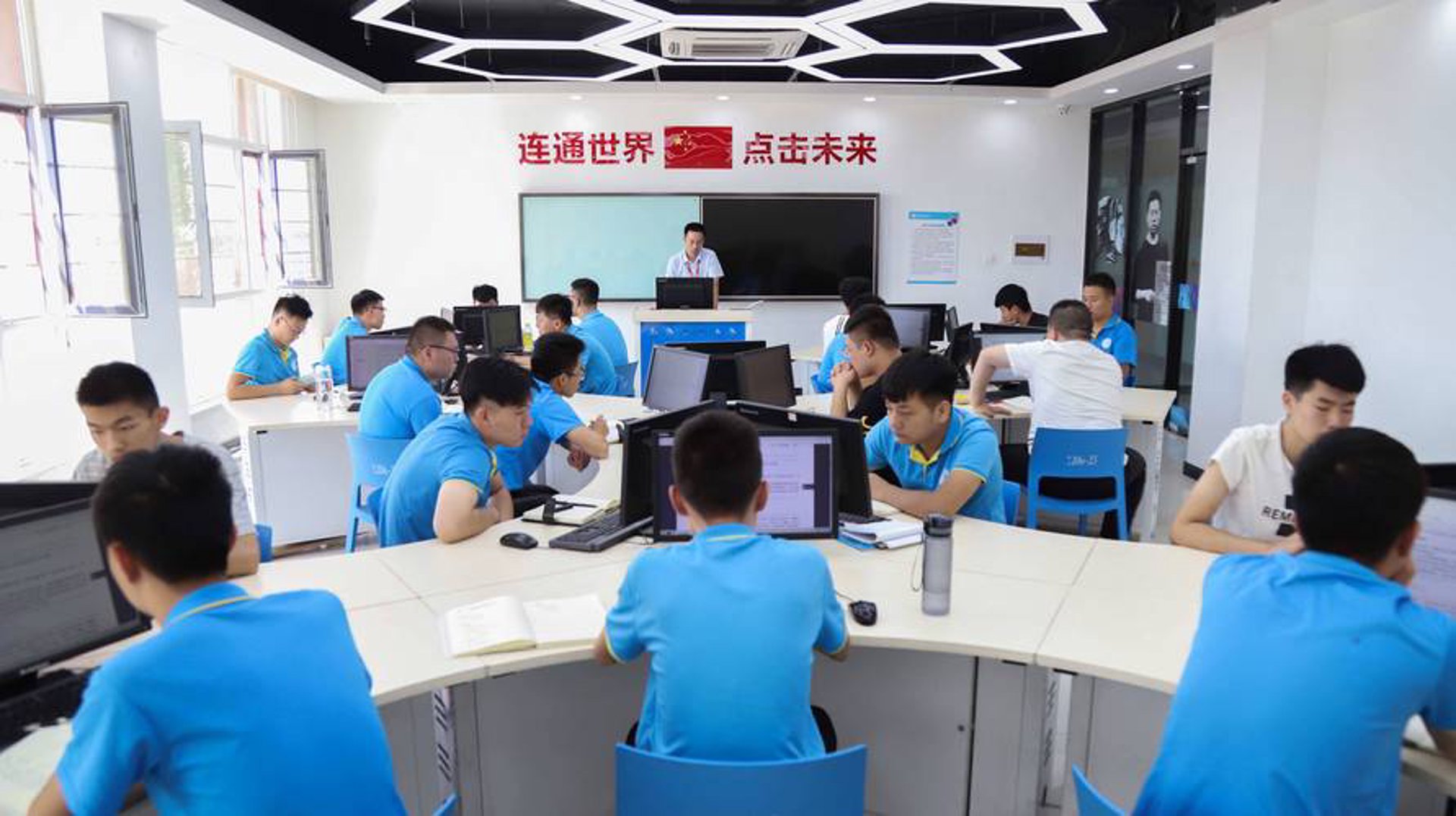 站群系统：构建网络新高地